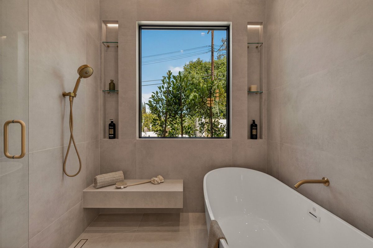 BTPerfectionInc's tweet photo. Luxury Bathroom Detail | Marble + Brass

Statement marble, brushed brass, and clean millwork — luxury is built in the details. Serving LA County + OC.
luxury bathroom, bathroom remodel, marble vanity, brass fixtures, custom millwork, Los Angeles contractor, Orange County https://t.co/cBUy0vI9aQ
