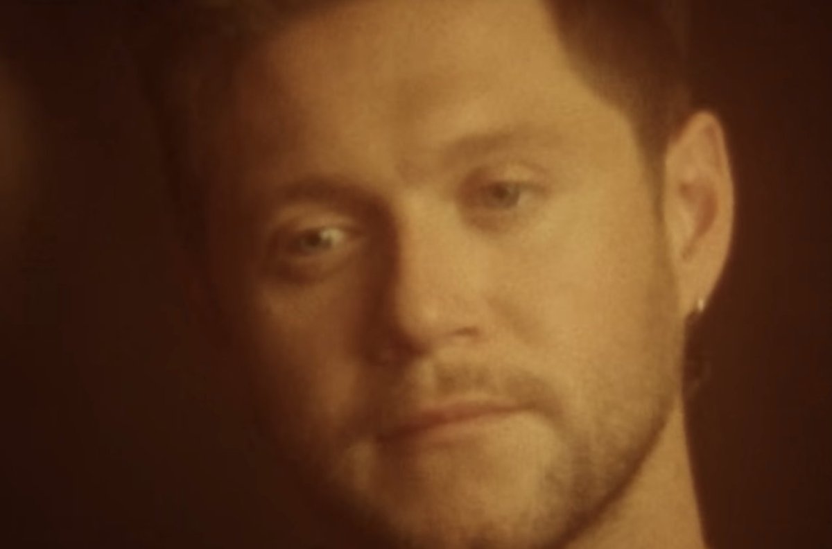 UMusicColombia's tweet image. Tengo que confesarlo, 'Little More Time' me reinició la vida. 🎤 ¿ya la escucharon?🤍

Play aquí: youtube.com/watch?v=ScqYsv…

#niallhoran