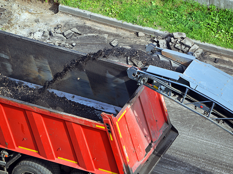#RoadMilling puts belts through some of the harshest conditions in construction. Cleated and chevron profiles provide the grip needed while heavy-duty flat belts stand up to the wear and tear.

beltservice.com/industries/con…

#ConstructionBelting #CleatedBelts #ChevronBelts