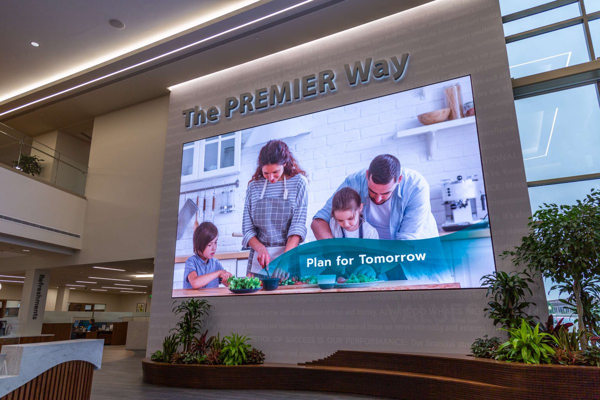 Daktronics's tweet image. Branches with screens outperform on service cues and cross‑sell awareness. Use lobby walls for rate education, fraud alerts and community highlights.
ow.ly/rRy250YQzUb 
#BankMarketing #DakDisplays #LEDSigns