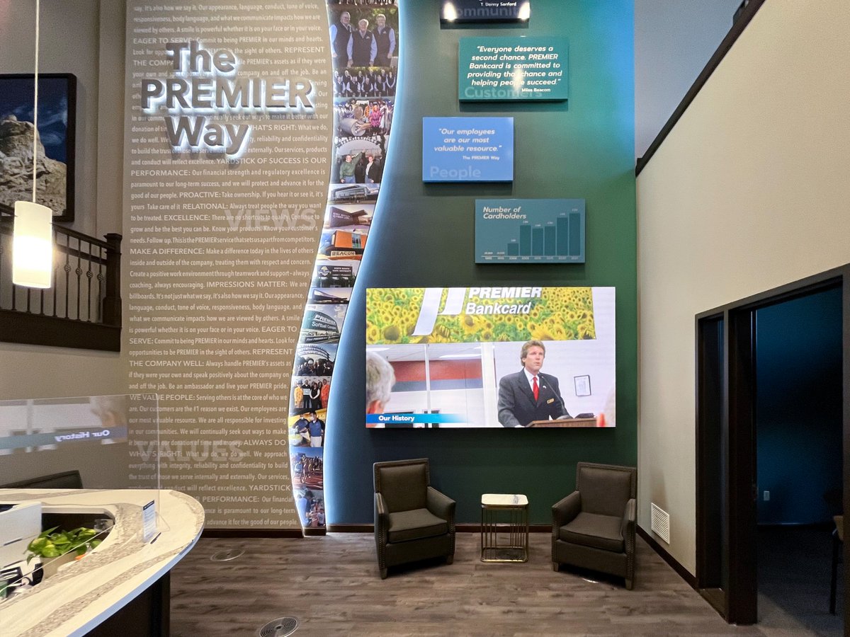 Daktronics's tweet image. Branches with screens outperform on service cues and cross‑sell awareness. Use lobby walls for rate education, fraud alerts and community highlights.
ow.ly/rRy250YQzUb 
#BankMarketing #DakDisplays #LEDSigns