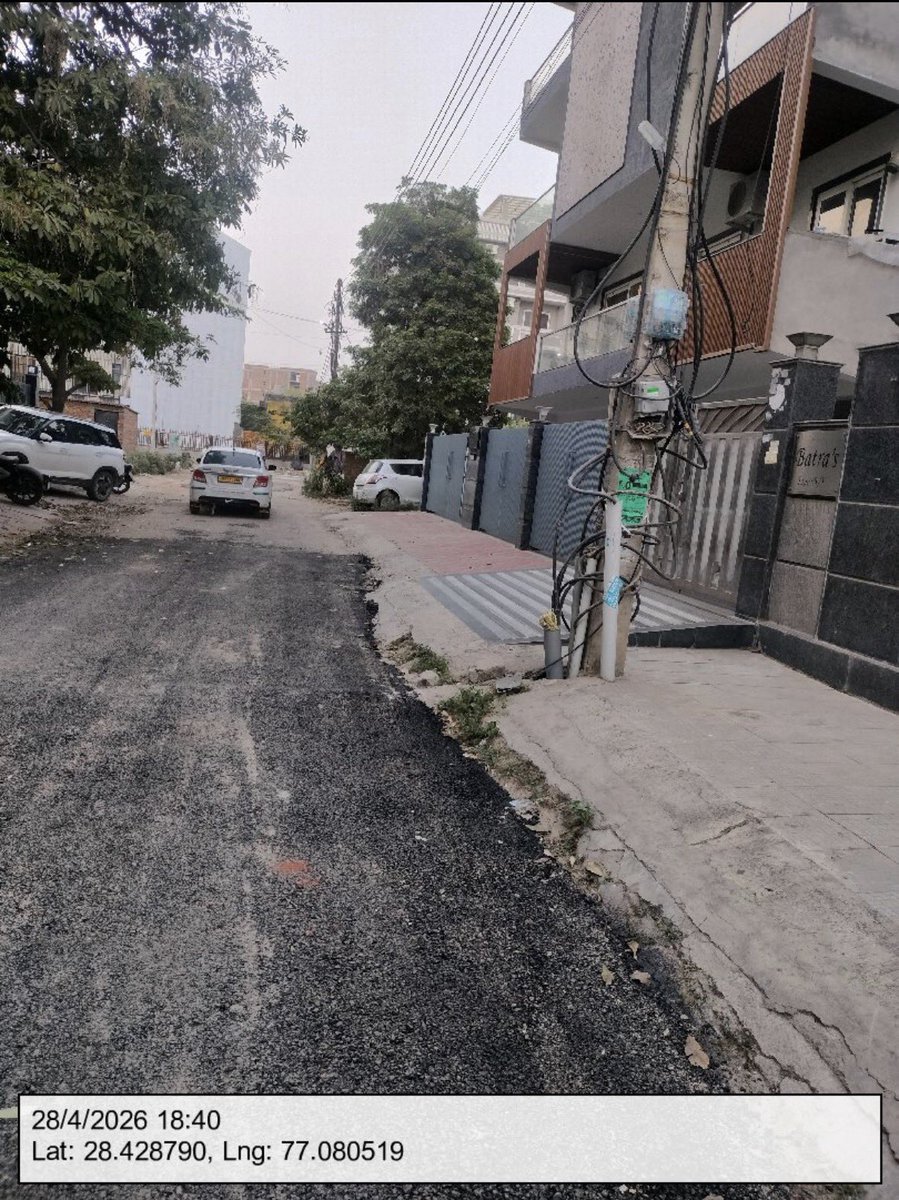 Che10Mehta's tweet photo. I raised a complaint on the Mhari Sadak app regarding potholes outside my house in Sector-57, Gurugram on 19th March. Appreciate the Haryana Government for resolving it within a month, but the repair was only partial, with some patch in the middle still left unattended. https://t.co/CAAOMcz40W