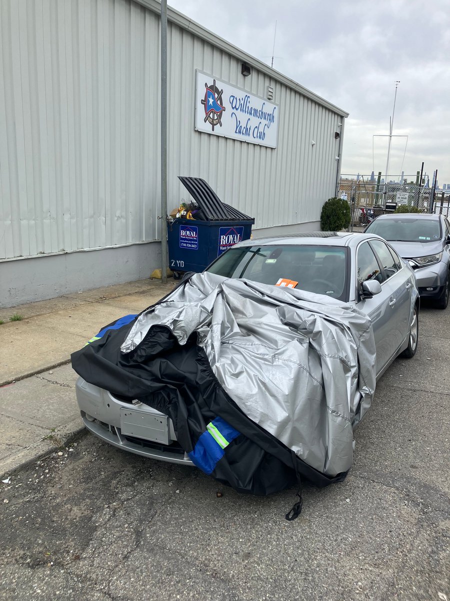 NYPD109Pct's tweet image. Parking on NYC streets without license plates is illegal—and no, a vehicle cover won’t hide it! 🚫🚘
Our Q-Team has a “laser eye” for these violations. We’ve issued summonses and towed the vehicles away. Keep it legal, keep it moving! 🚔 #NYPD #NYC #TrafficSafety