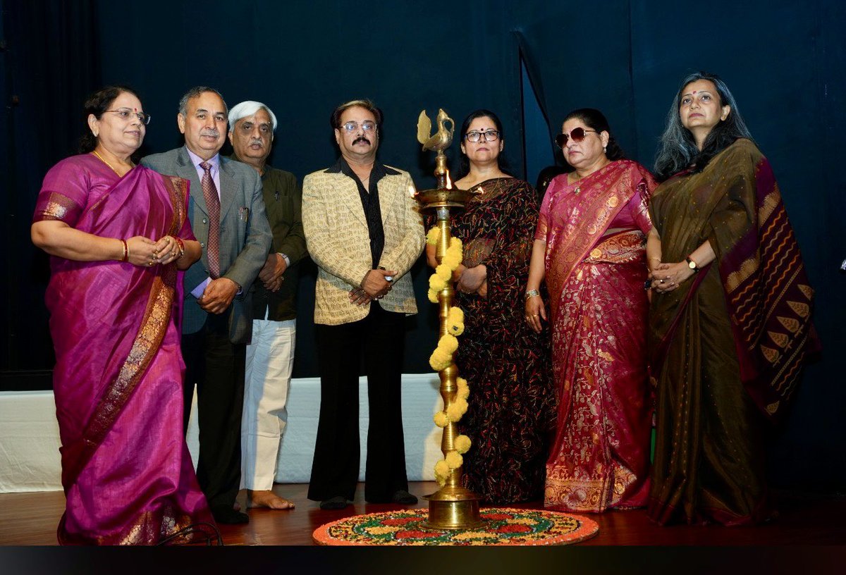Pin2mishraa's tweet photo. #subhartiuniversity 
#subhartifinearts https://t.co/JzG2jDXGgT