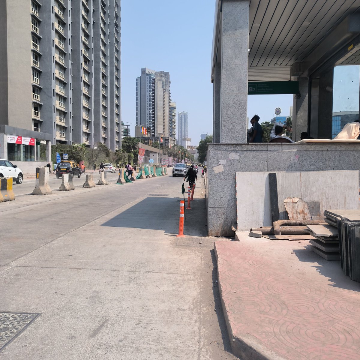 MilindMayekar3's tweet photo. A Atre Metro Station Exit Worli shows  urban planning where footpath gracefully terminates into the main road. appreciate   design encourages pedestrians to develop  reflexes and bond with moving vehicles.@mybmc
@AshwiniBhide @Dev_Fadnavis @AUThackeray @RoadsOfMumbai @rajtoday https://t.co/e5eURuLDkT