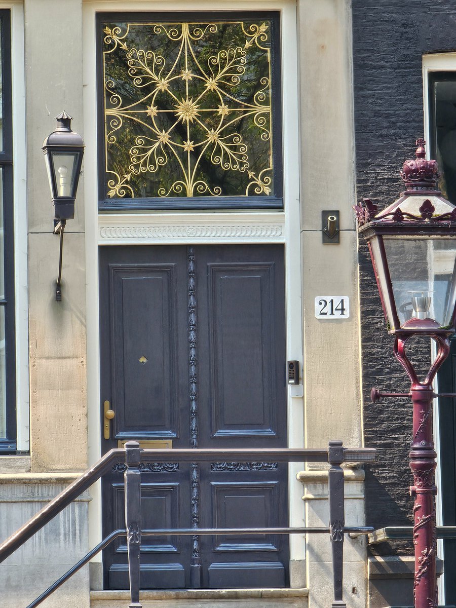DejanVukos40959's tweet image. Deur en snijraamhek, Keizersgracht 214, #Amsterdam #DoorsOfTheDay