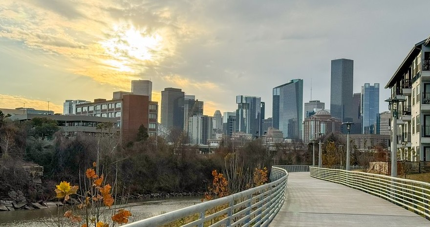HoustonFirst's tweet image. The Buffalo Bayou Partnership is moving forward with the next phase of its $332 million plan to upgrade Buffalo Bayou East, which includes adding new parks, trails, and additional spaces.
Read more: bizjournals.com/houston/news/2…