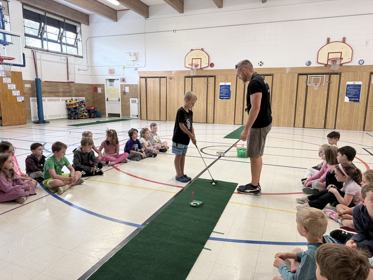 sandycristobal7's tweet photo. Special teachers at @PierceDowner are in full swing with learning. #dg58pride https://t.co/C4RhQcgNOS