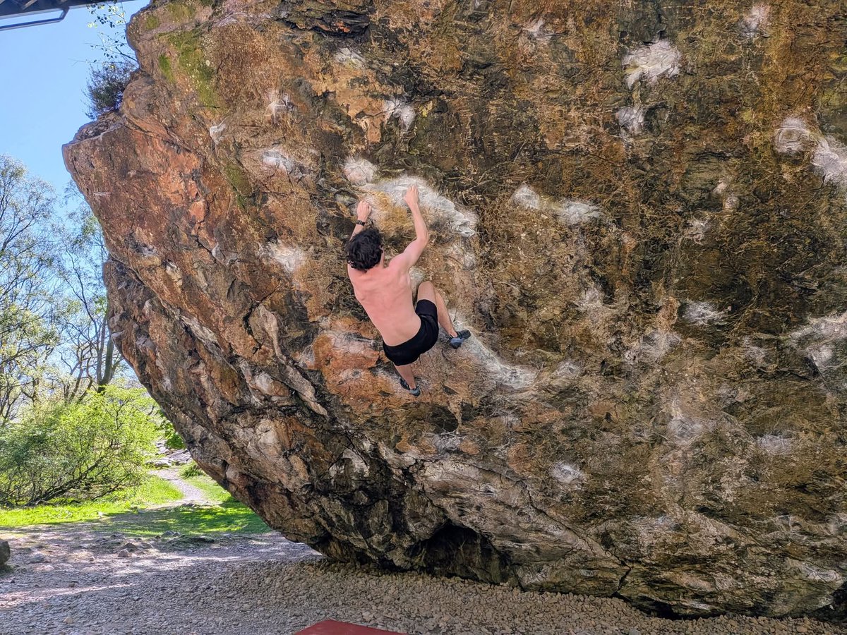 Dunc10in10's tweet photo. Great to be back at The Bowder Stone in the sunshine🌞. Xander was getting some top tips from Duncan Booth and Adam Hocking ❤️.#climbinglegends #StopMS #nocurealwayshope https://t.co/Q6pW7n1JDg