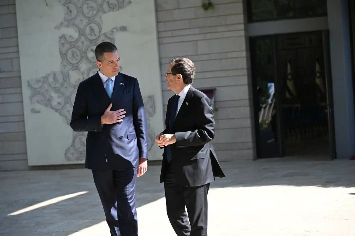 markodjuric's tweet image. I was pleased to meet with the President of the State of Israel, Mr. @Isaac_Herzog.

We took stock of the positive developments in #Serbia–#Israel relations over recent days, which have brought our #partnership to a notably higher level of mutual trust, and focused on how to turn