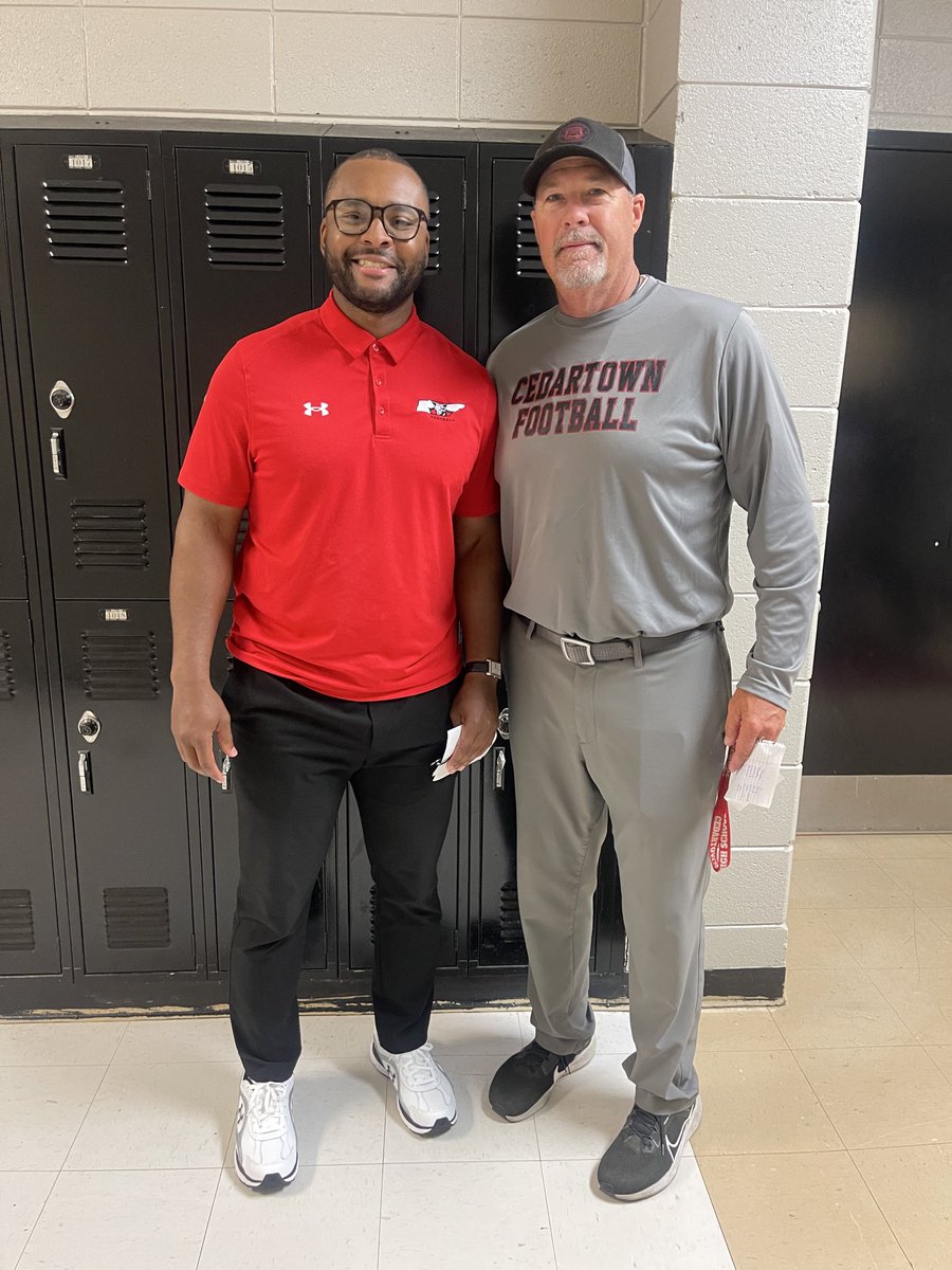 CoachTommyAtha's tweet image. Thanks to @j_lloyd5 from Austin Peay for stopping in to see the Dawgs! #GoGovs #GoDawgs @GovsFB @CedartownF