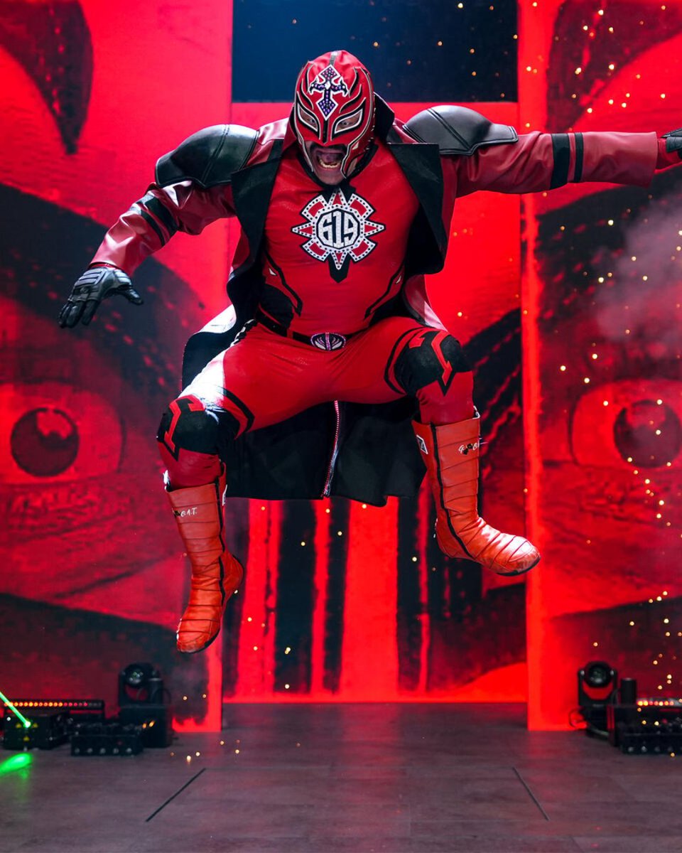 WrestleIsh's tweet image. 🚨 At WrestleMania 41 in 2025, Rey Mysterio was set to bring back his jumping entrance, but injury led to the match being cancelled.

One year later at WrestleMania 42, he finally brought it back. #WWE