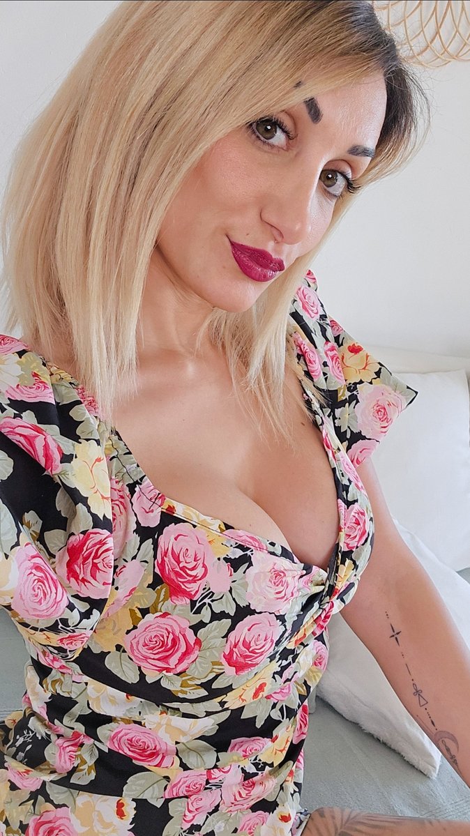 Chloe sanchez 💅👄 tweet media