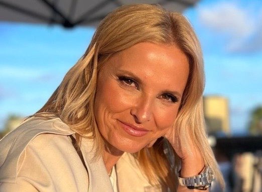 p0ptuga's tweet photo. Cristina Ferreira revela à TV7Dias que é uma persona de Roger Smith. https://t.co/mkDWlp8Evb