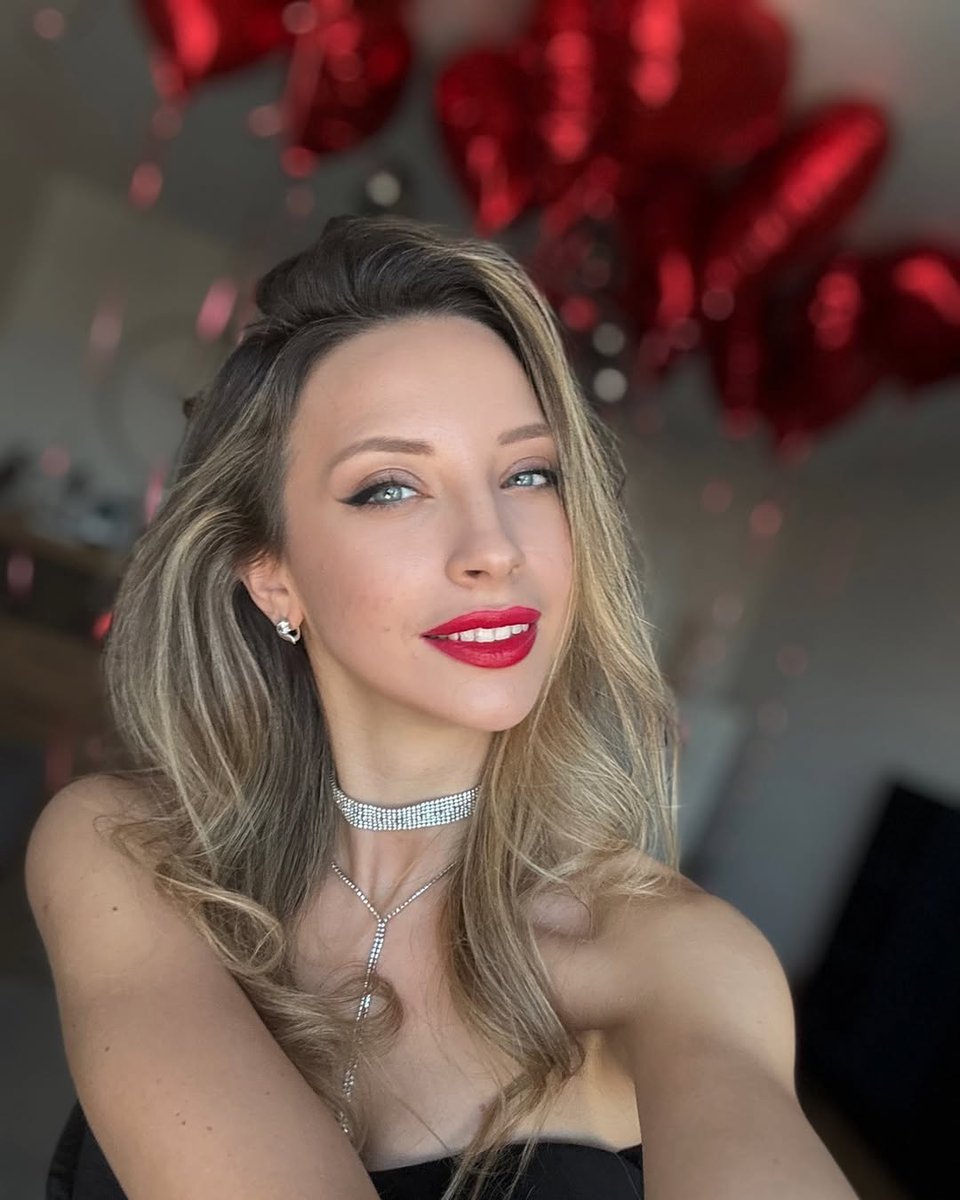 badboy_blanco's tweet image. I don’t know what it is, but today I’m just feeling myself. Confidence level: 100%. 💅✨ #SelfLove #Glowing #BestLife