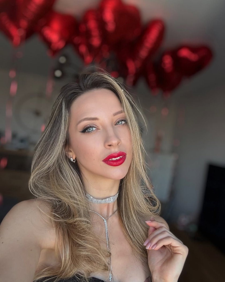 badboy_blanco's tweet image. I don’t know what it is, but today I’m just feeling myself. Confidence level: 100%. 💅✨ #SelfLove #Glowing #BestLife