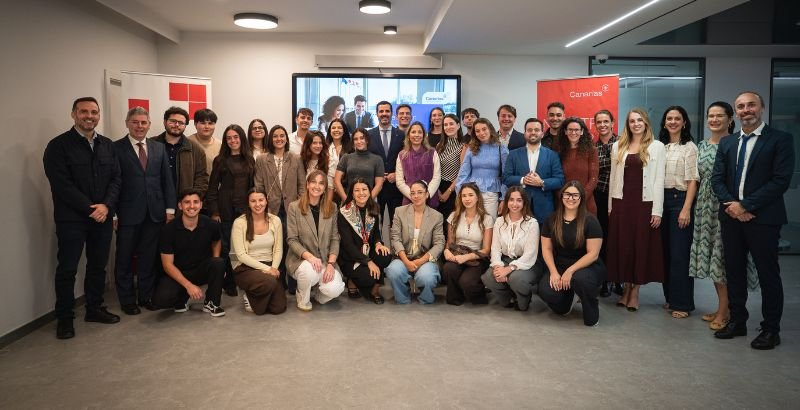 UEuropeaPrensa's tweet photo. ➡️📝La @UECanarias forma a sesenta estudiantes becados por @proexca para el Máster de Negocios Internacionales.
#formacionpractica #mercadoglobal #talentojoven
https://t.co/Qwn0qhhoAk https://t.co/8stTWrf5Dk