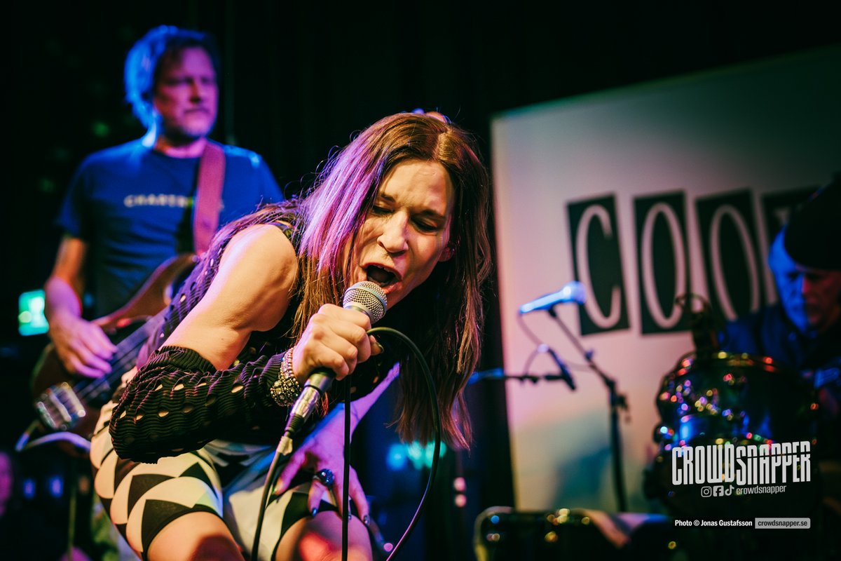 CrowdSnapper's tweet photo. Caroline af Ugglas – Cookin’ at Orangeriet, Borås: High energy, Joplin classics and a scene-stealing dog 
👉 https://t.co/RHaG1idmdi 

#CarolineafUgglas
#BoråsLive
#ConcertPhotography
#LiveMusicSweden https://t.co/OjpmLCPCTp