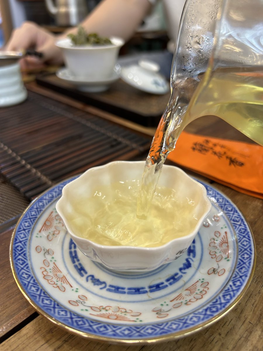 nfmrcha's tweet image. 🍵 Xia Lan Xiang (Little Orchid Fragrance)
Traditional Anxi Tieguanyin from Fujian
This tea features a yellow-green hue and a distinctive, loosely twisted "chicken leg" shape, crafted through traditional hand-rolling techniques.
The liquor is remarkably sweet, crisp, and #tea