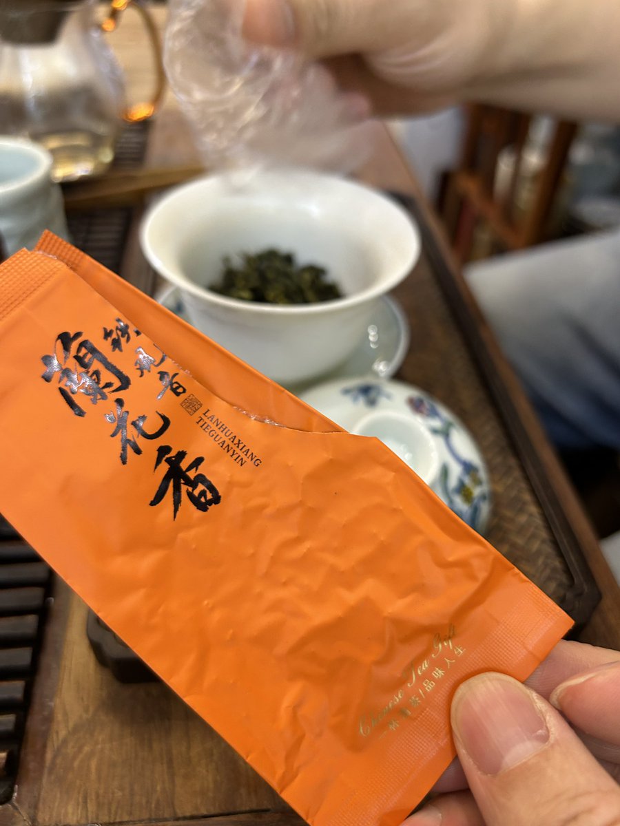 nfmrcha's tweet image. 🍵 Xia Lan Xiang (Little Orchid Fragrance)
Traditional Anxi Tieguanyin from Fujian
This tea features a yellow-green hue and a distinctive, loosely twisted "chicken leg" shape, crafted through traditional hand-rolling techniques.
The liquor is remarkably sweet, crisp, and #tea