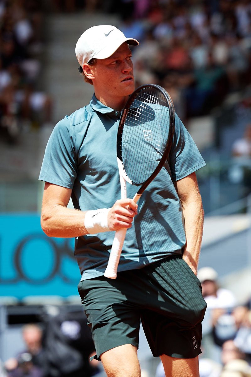 TheTennisLetter's tweet image. Sinner d. Rafa Jodar 6-2 7-6(0) in Madrid

Pure brilliance from Jannik.

11 points in a row to close out the match.

Up against a huge young talent, he reminded everyone exactly why he’s the world #1.

He’s now reached the semifinals or better of all 9 Masters events.

26