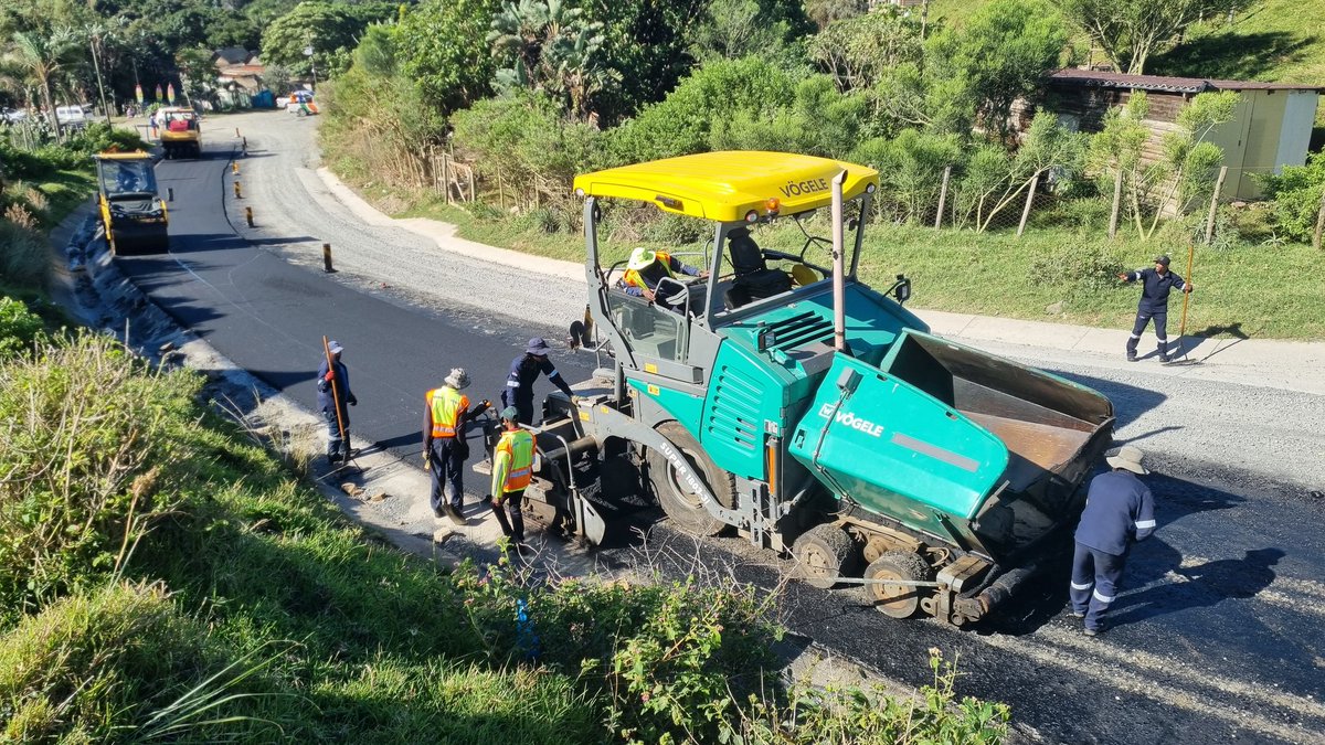 G5Civil's tweet image. G5 Civil Contractors at Work in Coffee Bay🚧🚧

We’re proud to showcase G5 civil contractors delivering high-quality asphalt paving in the challenging terrain of Coffee Bay. 

#coffeebay @_ArriveAlive @City_Ekurhuleni #construction