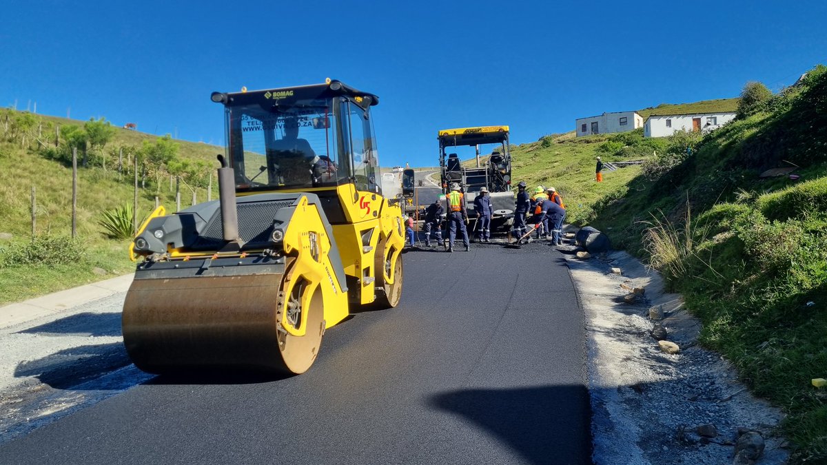G5Civil's tweet image. G5 Civil Contractors at Work in Coffee Bay🚧🚧

We’re proud to showcase G5 civil contractors delivering high-quality asphalt paving in the challenging terrain of Coffee Bay. 

#coffeebay @_ArriveAlive @City_Ekurhuleni #construction
