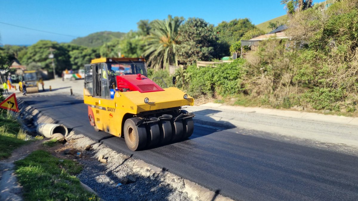 G5Civil's tweet image. G5 Civil Contractors at Work in Coffee Bay🚧🚧

We’re proud to showcase G5 civil contractors delivering high-quality asphalt paving in the challenging terrain of Coffee Bay. 

#coffeebay @_ArriveAlive @City_Ekurhuleni #construction