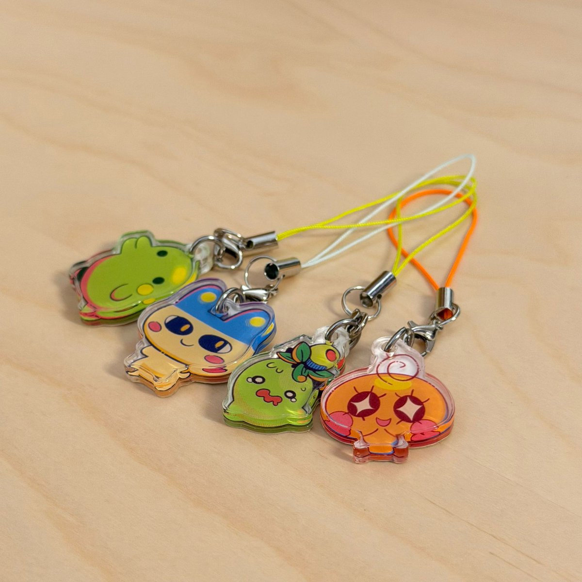 Laujita_'s tweet photo. @JW_Arte Hola!! Estaré en el NC 47 con todo esto Y tengo phonecharms nuevos!! De Tamagochi y de Smoliv :3 Venid a verme (⁠＾⁠3⁠＾⁠♪ https://t.co/0F2gRJFqDd
