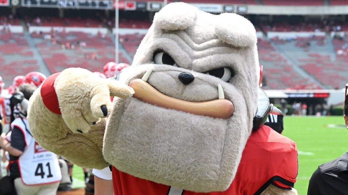 Dawg_Post's tweet image. A top dual-threat QB prospect had a lot to say after his recent #UGA offer 👀

"I think the UGA football program is about greatness. Overall, everything about it is amazing.”

Read more and become a smarter #Georgia fan on Dawg Post (FREE)
dawgpost.com/s/8163/uga-foo…