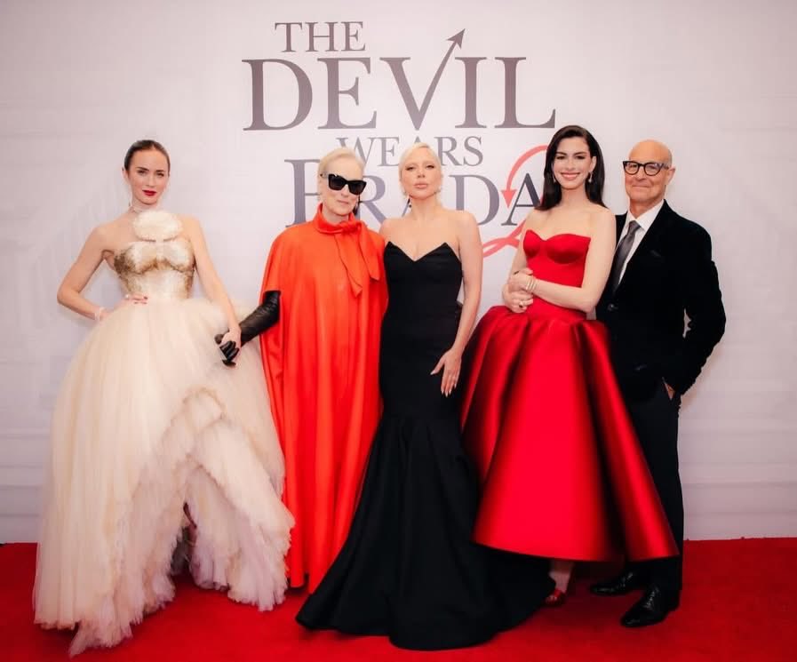 sudeikispeepaw's tweet photo. Il diavolo veste prada 2 aveva il difficilissimo compito di mantenere la coerenza dei personaggi e al tempo stesso fargli avere una crescita in maniera da non risultare una copia del primo film. Secondo me ci sono riusciti alla grande e il cast semplicemente eccezionale https://t.co/O6gQ4gCUce