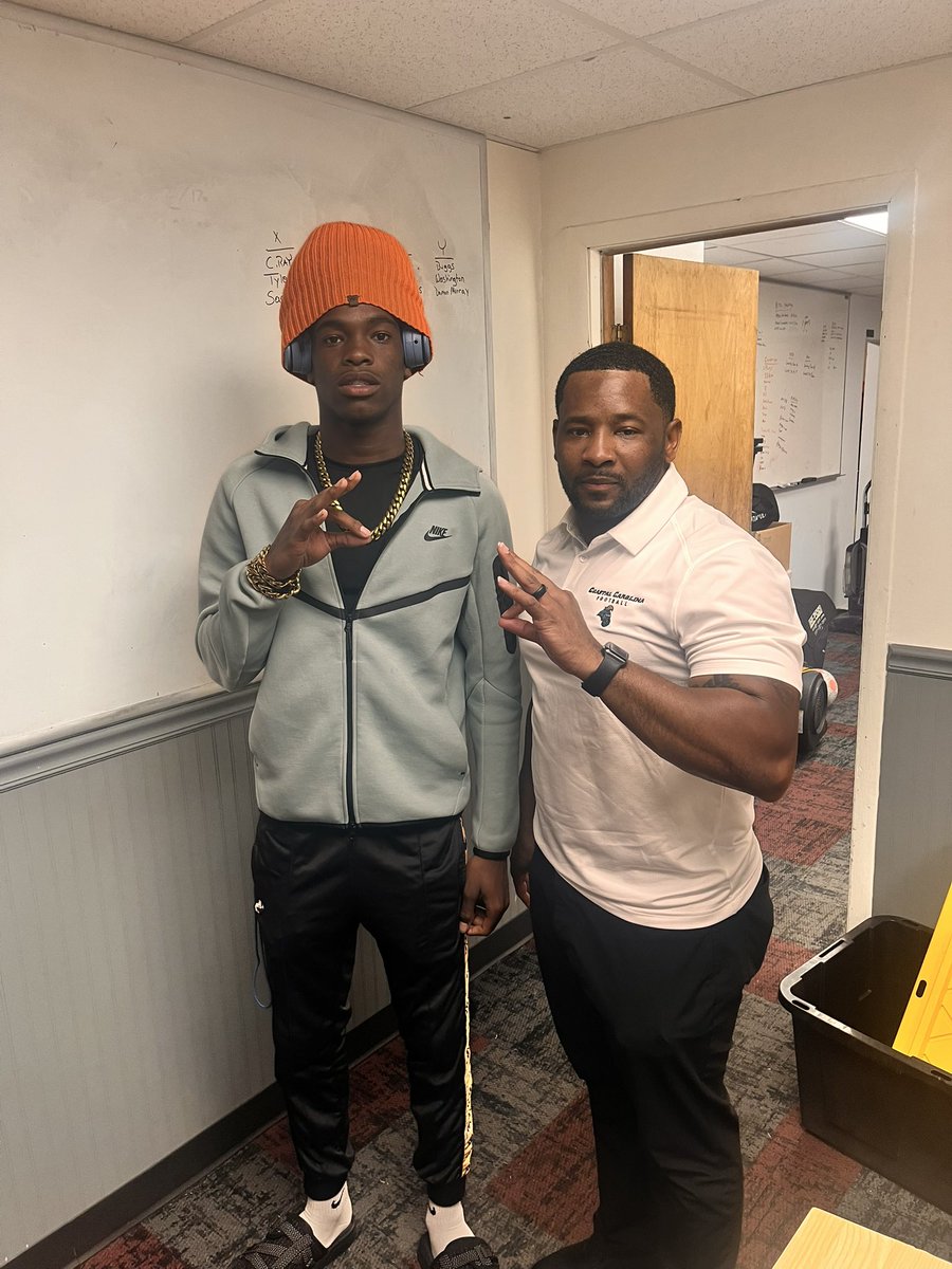 lulkee850's tweet image. Thanks to @Coach_CFRANK for stopping by and having great conversation with me looking forward to staying connected with the staff ‼️@CoastalFootball @BallAtTheBeach @LeonLionsFB