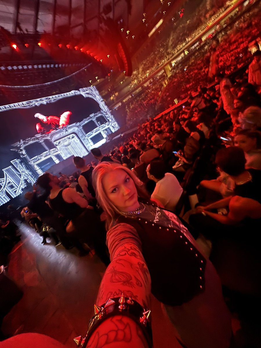 TⱯY 🪩🫧🖤 tweet media