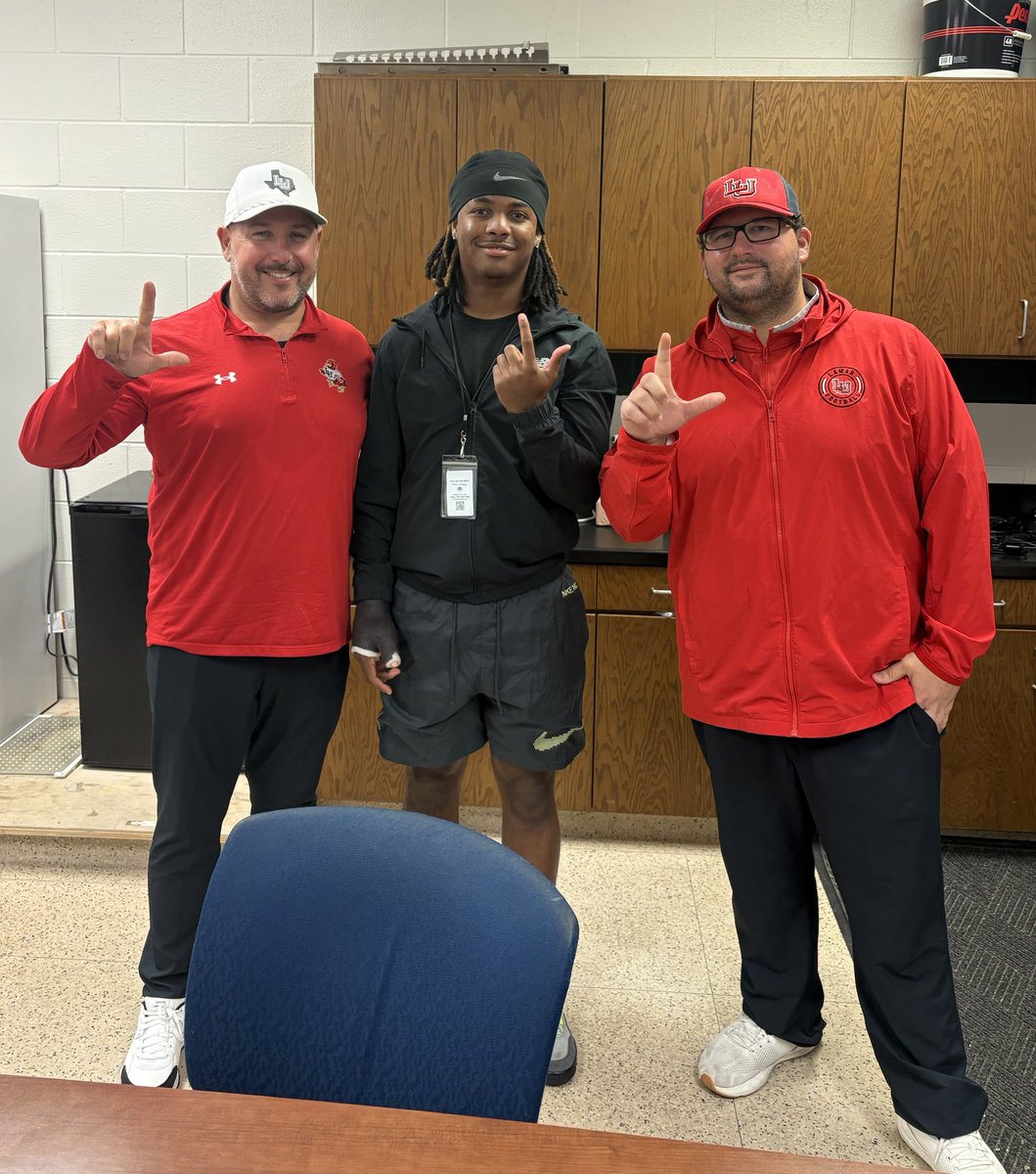 JaidenCotton_JC's tweet photo. #AGTG After a great conversation with HC @CoachRossomando & OC @CoachSpo_ I am blessed to receive an 🅾️ffer from @LamarFootball!!! Thank you Coaches for coming to my school to offer me!!! 👆🏽👆🏽👆🏽

@CoachKirkThor @CoachDavis_2 @MichaelWPrewitt @CoachHarris_LR @CoachFranklin_ @CoachWardell @LRHSFBRecruit @coachpspeed
@SWiltfong_ @adamgorney @JScruggs247 @samspiegs @PrepRedzoneTX @MikeRoach247 @TXTopTalent @gpowersscout @tfloss32 @Marchen44 @On3 @ChadSimmons_ @Matt_Stepp817 @CKennedy247