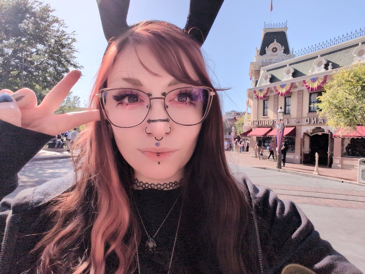 Eyara 🦷𝖍𝖔𝖗𝖗𝖔𝖗🦷💜 tweet media