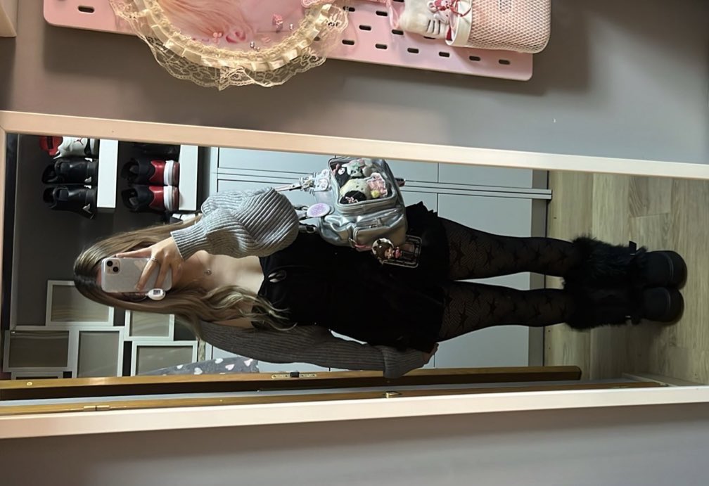 lore 🪽 tweet media