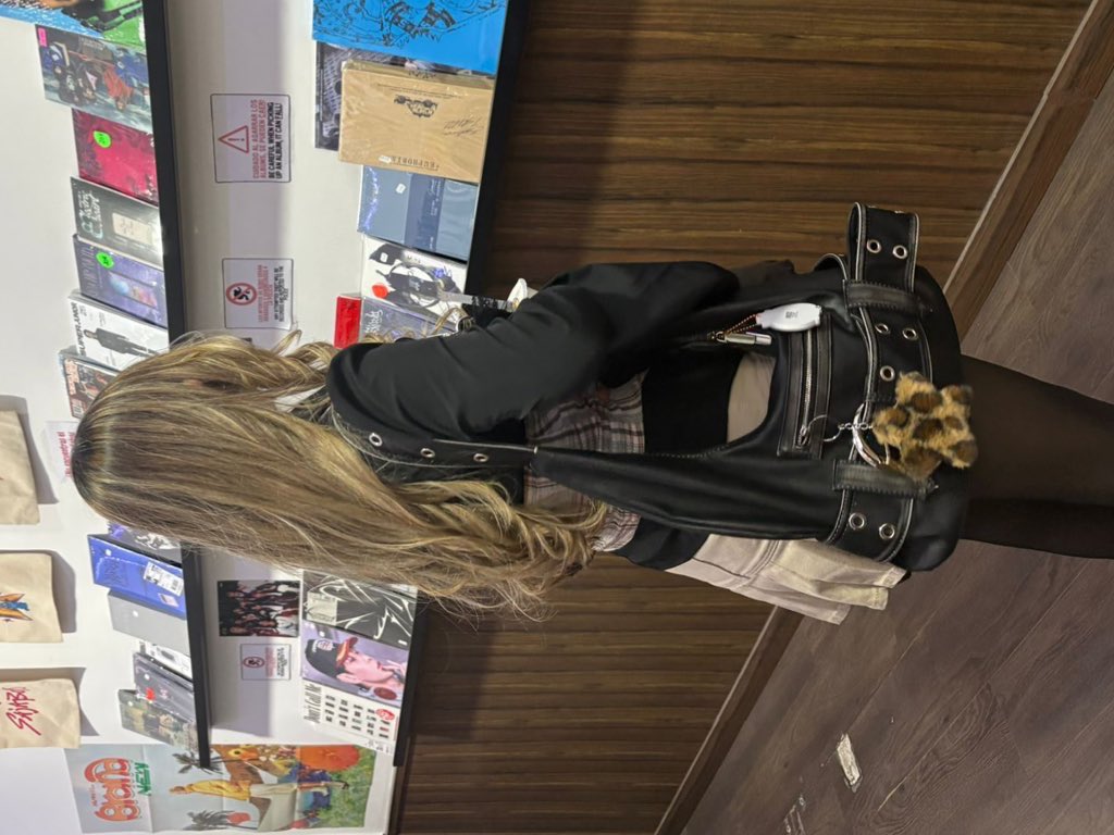 lore 🪽 tweet media