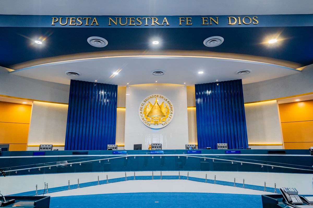 ECastroES's tweet photo. Atentos al inicio de la #plenaria107. https://t.co/uFb1mxl1Li