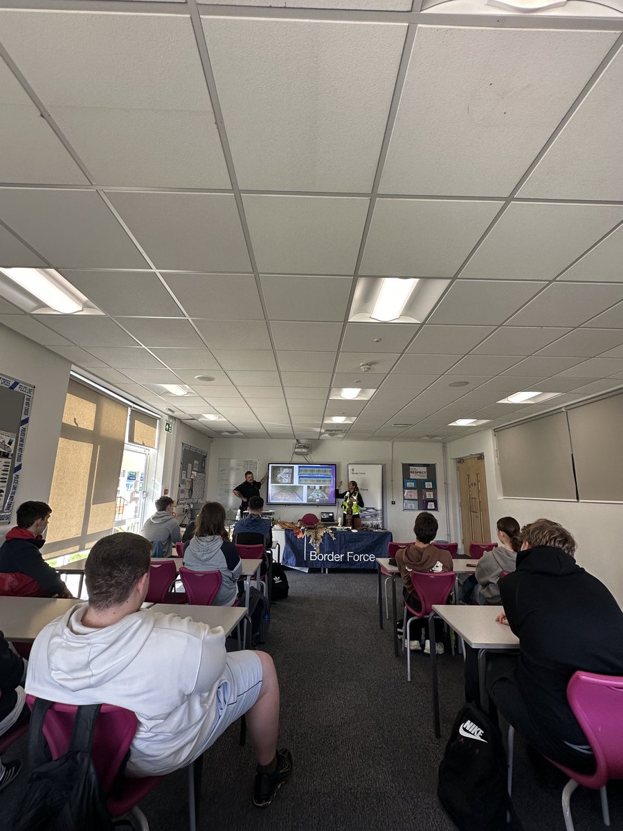 yourCoPCUPS's tweet photo. Amazing to have staff from Border Force in to talk to our @yourCOPC @yourCOPCsixth UPS students back in March about careers in Border Force and what the job entails.
Some very interesting things they find! 🧐
#careers #aspire #borderforce #cityofportsmouthcollege #copc https://t.co/WntSgF0fAY