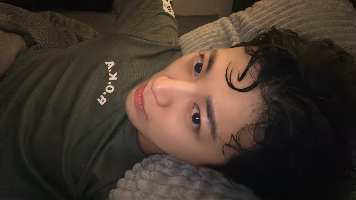 송윤형 tweet media