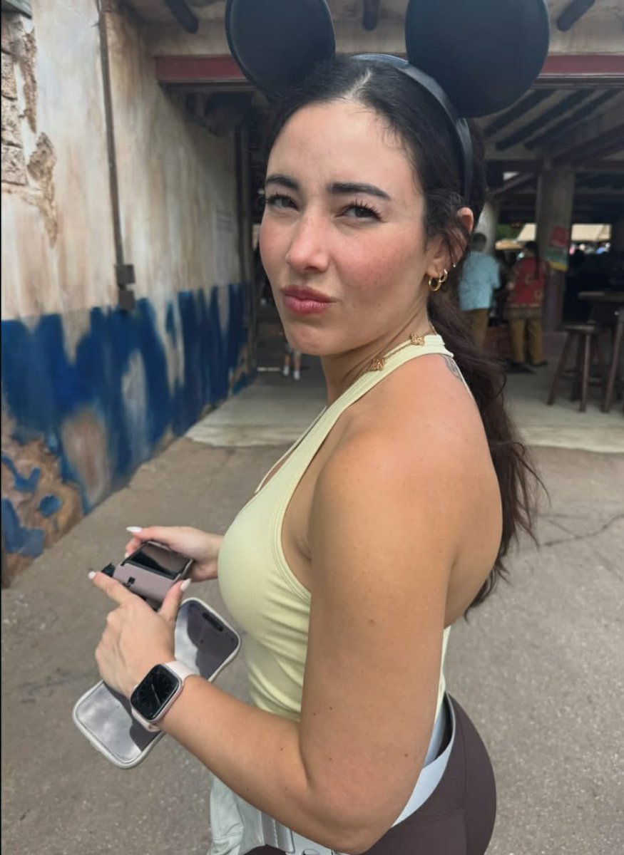 Angievarona tweet media