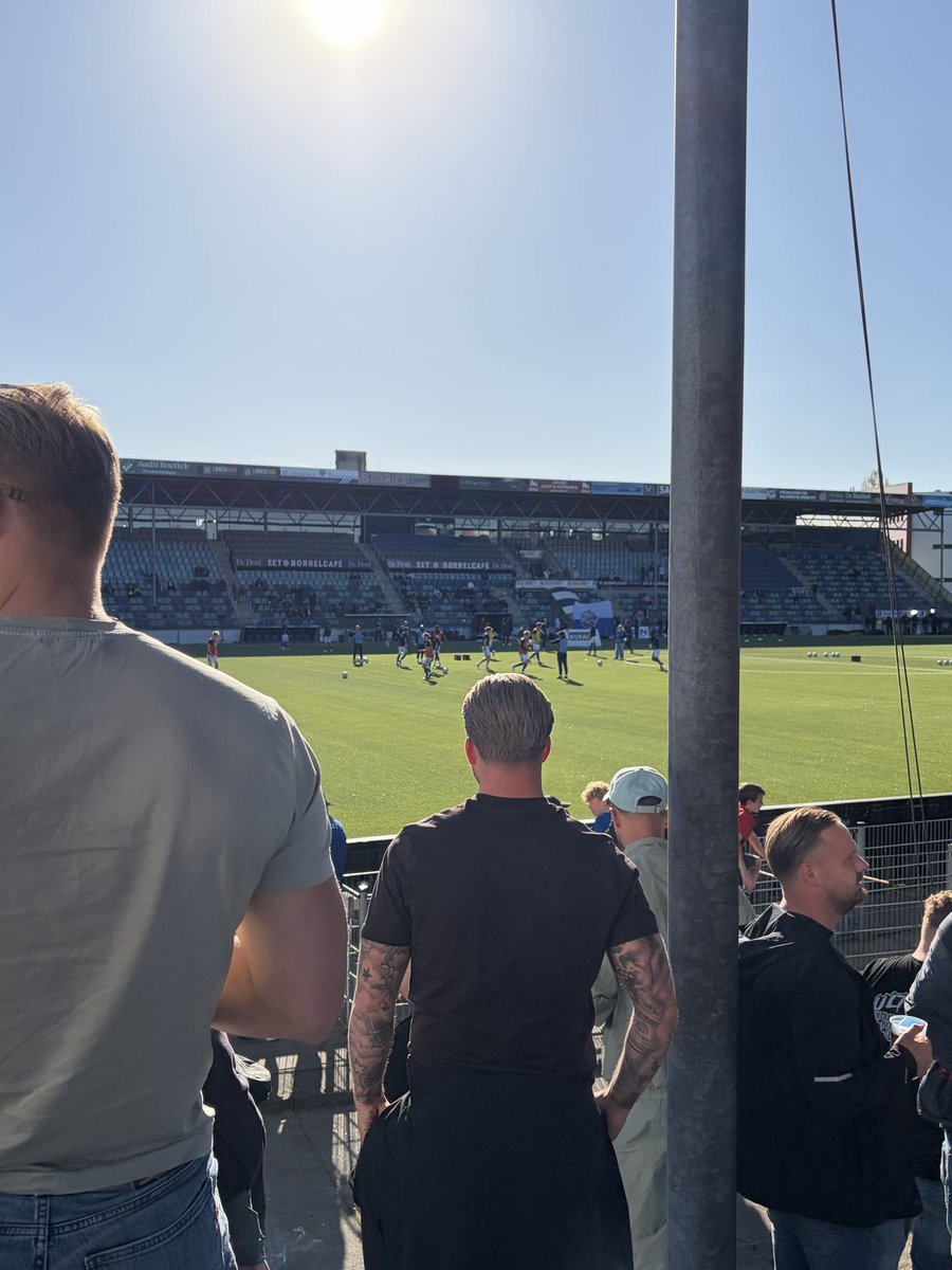 BosscheKameraad's tweet photo. X @Bosschenoar in de zon π βοΈ!
#deVliert #FCDB #KKD #nacompetitie https://t.co/h363RqFXum