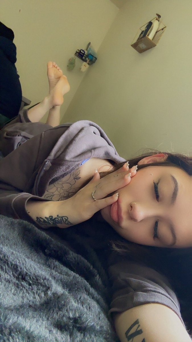 slut4sunny's tweet photo. send me money losers #snowbunny #bbc #sph #buyingcontent #sellingontent #nsfwtwt #blacked https://t.co/R6E8ioIgwJ