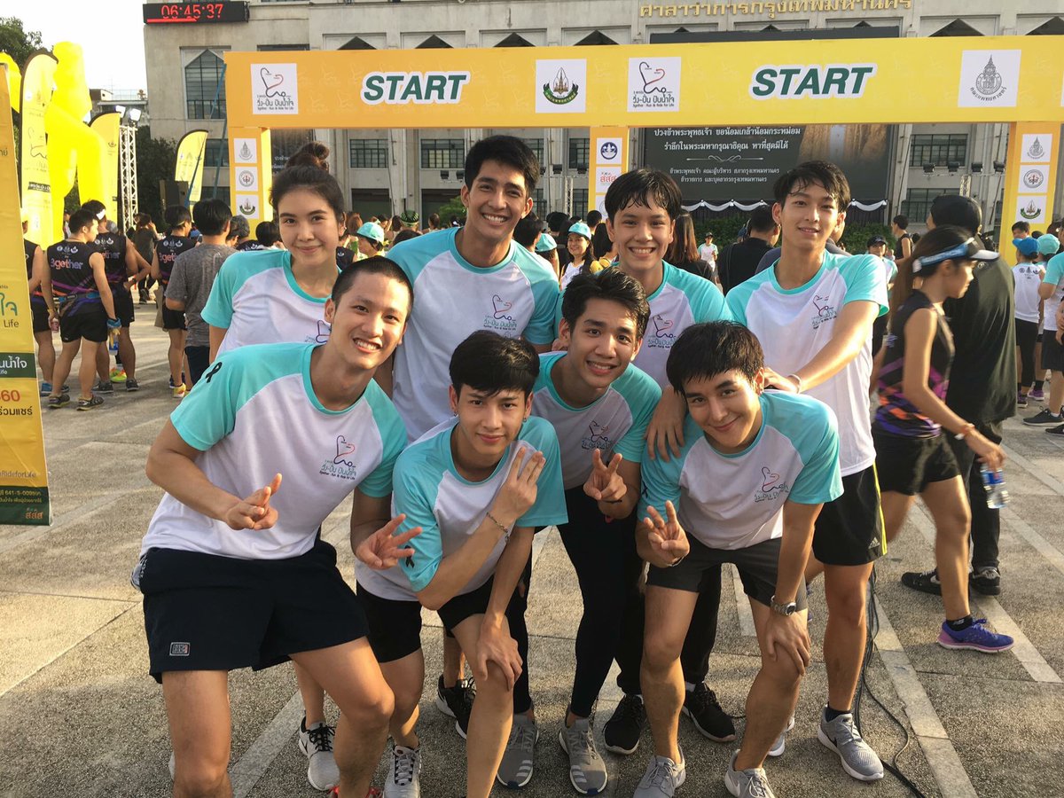 hourly Earth tweet media