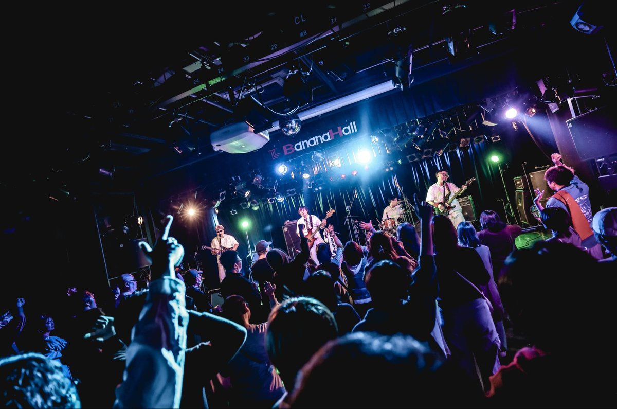 ashigaruyouth's tweet photo. 慕ってくれてる後輩に何を伝えれるか難しい事はできるはずもないから、ただただライブで魂を削りまくってその削りカスをステージに残してきました！こっから先色々あると思うけどメンバー全員で突っ走れぇー！呼んでくれたRetro Pageありがとう！そして2周年おめでとう！サモ

photo : @sa_hokohoko https://t.co/kKmZvzfmpR
