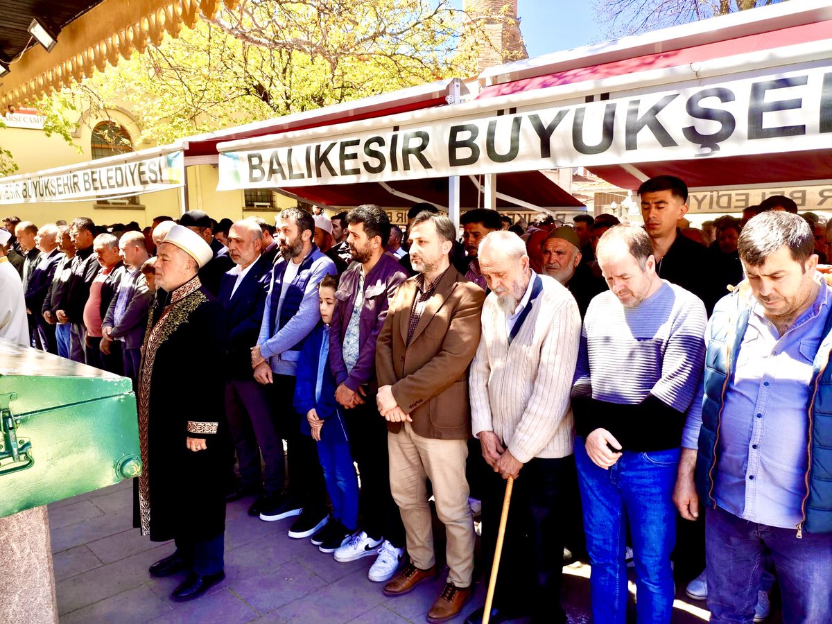 halilkayin's tweet photo. Saadet Kocaeli İl Yönetim Kurulu Üyemiz Ramazan Kaçar ve teşkilat mensubumuz Osman Kaçar kardeşlerimin anneleri, kadim Milli Görüşçü Mehmet Kaçar amcamızın eşi,

Halime teyzemizin Balıkesir Dursunbey’deki cenazesi… 

Rabbim rahmetiyle muamele eylesin https://t.co/8y4rO5xoE0
