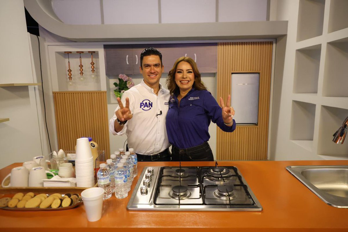 🔵 Aquí cocinando algo grande para Sinaloa con la Presidenta <a href="/WendyLBarajas/">Wendy Barajas</a>. 👩‍🍳🧑‍🍳😃

Les deseamos un buen día. ¡A darle! 🤜🏻🤛🏼 🇲🇽
