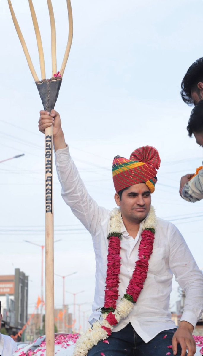 sagarmal9694's tweet photo. राजस्थान के युवाओं के भविष्य का बैलेट नंबर 7
आपका भाई राजकुमार परसवाल ( प्रदेश अध्यक्ष पद हेतु राजस्थान प्रदेश युवा कांग्रेस)
#RajkumarParswal #Rajasthan #YouthCongress #RPYC #Youth #IYC #RajasthanYouthCongress https://t.co/AsLWNzJxdD