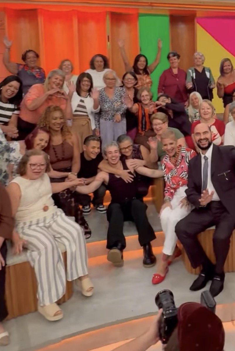 letícia tweet media