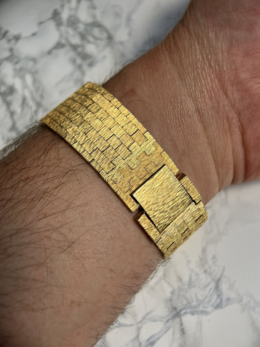 🌳  FOR SALE  🌳

Montre Accuriste, finition écorce (bark finish) 🪵
Mouvement mécanique suisse 🇨🇭 Peseux révisé
Bracelet réglable de 16,77 à 18,5 cm - boucle double +6mm
Dimensions de 26 mm (hors couronne 👑) par 29 mm de haut

État : 8/10

400 €  (📦incl)